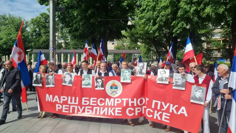 Ulicama Banjaluke marširao Besmrtni puk, Višković stigao pod pratnjom! (FOTO/VIDEO)