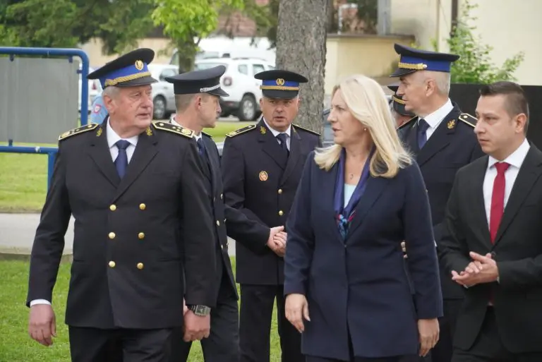 Ko sve prisustvuje obilježavanju Dana Vojske RS u kasarni “Kozara” – FOTO/VIDEO