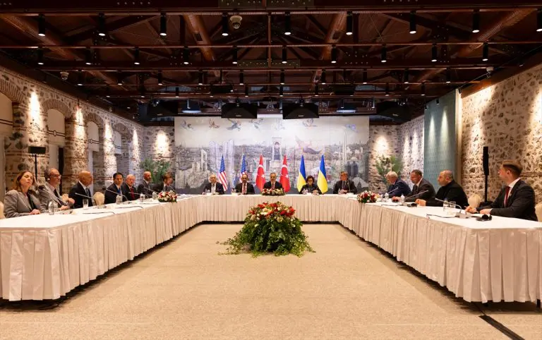 Počeo trilateralni sastanak u Istanbulu