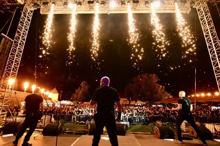 Završen prvi dan Moto Fest Banjaluka: Eksplozija zabave na Kastelu