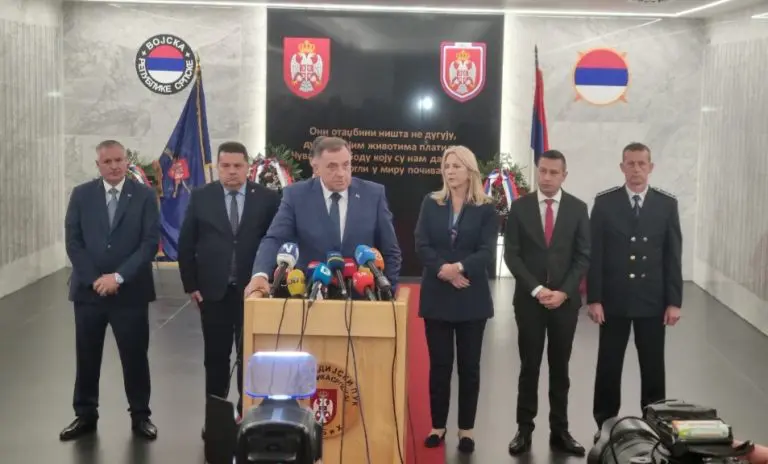 Dodik: Treći Republika Srpska puk da sluša pozive iz Srpske ako zatreba