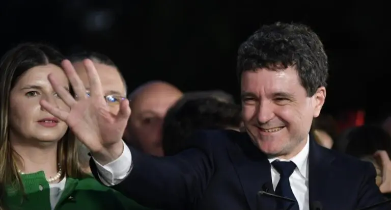 Rumunija: Proevropski političar postao predsjednik, Simion priznao poraz