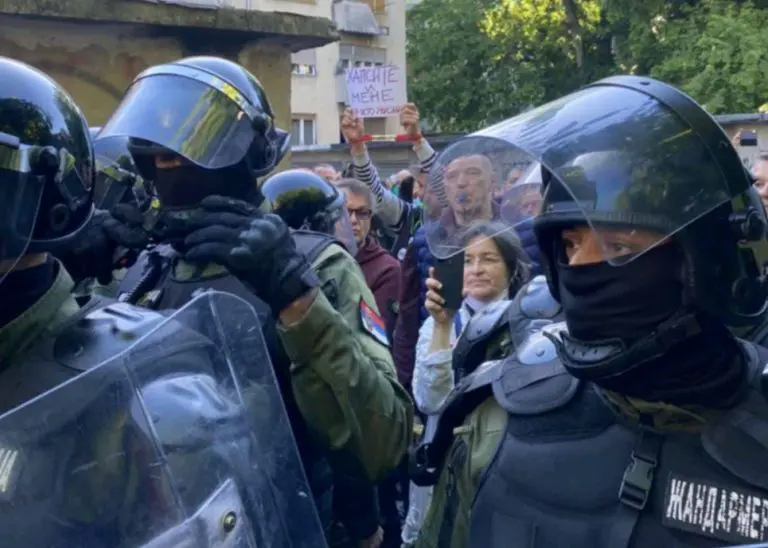 NOVI SAD: Blokirana sva četiri ulaza u sud u, Interventna policija stigla rano jutros, sin profesorke Marije Vasić: Nemamo o njoj nikakve informacije