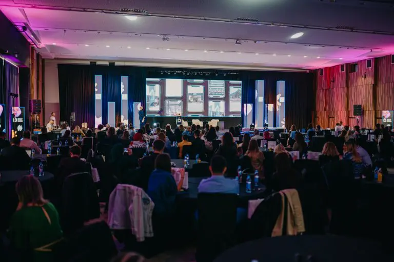 Završen četvrti Social Media Summit: Robert Dacešin je influenser godine u BiH, a Ivana Paradžiković regiona