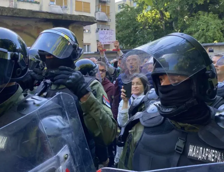 Srbija: Najmanje 28 napada policije na novinare za manje od četiri mjeseca