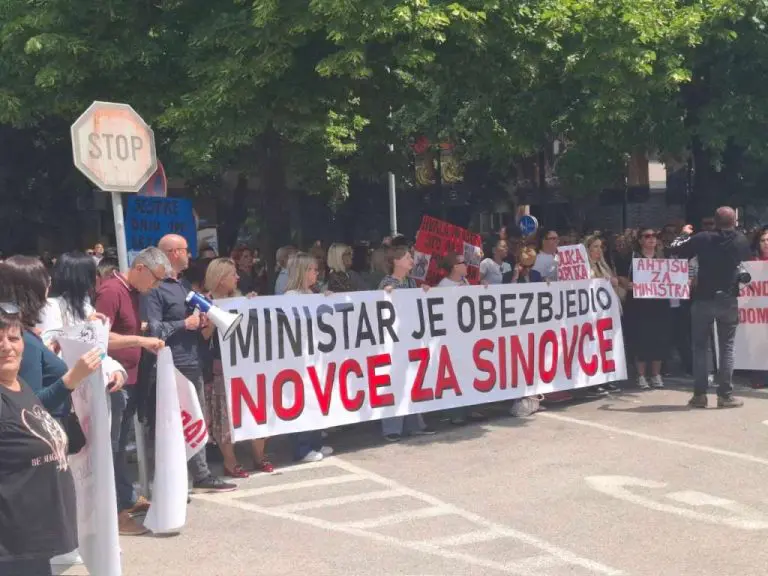 Protest zdravstvenih radnika u Mostaru: Ne tražimo privilegije, već ravnopravnost
