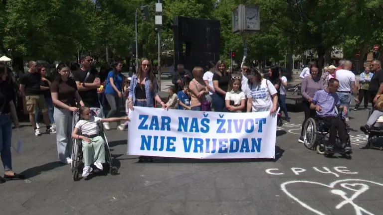 Roditelji njegovatelji nadomak rješenja: Izmjene zakona o ukidanju starosne granice idu u hitnu proceduru