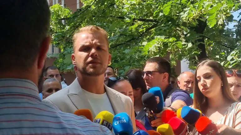 PROTESTI ISPRED TUŽILAŠTVA Stanivuković: “Pustite Miličevića, ovo je sječa knezova!”