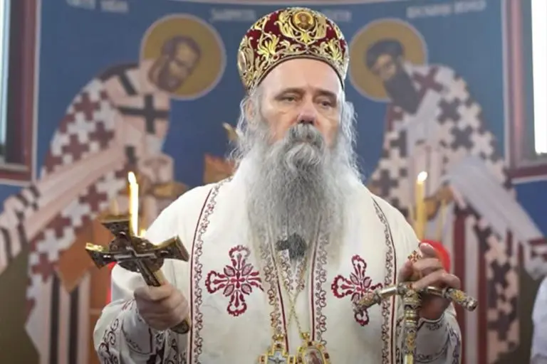 Mitropolit zvorničko-tuzlanski napisao pjesmu o studentima iz Srbije, brutalno ih izvrijeđao. Um im je satanski, bunt demonski