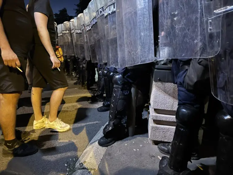Niz incidenata na više lokacija u centru Beograda nakon protesta, policija intervenisala