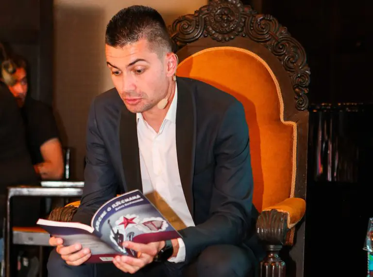 Pjesnik David Kojčinović objavio “Pjesme o pjesmama”: Mnoge poznate ličnosti podržale su rad ovog banjalučkog autora