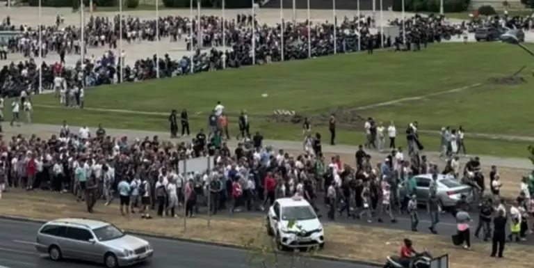 Kolona pristalica SNS-a kreće prema centru Beograda: „Idemo ka Pionirskom parku”
