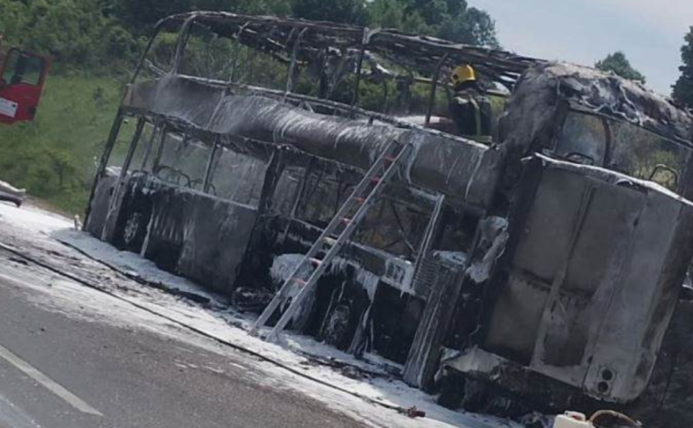 Drama u Srbiji: Zapalio se autobus pun učenika, djeca evakuisana!