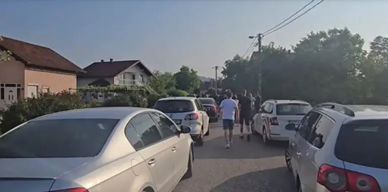 Situacija u Tesliću se ne smiruje: Blokiran put u blizini kuće Milana Miličevića