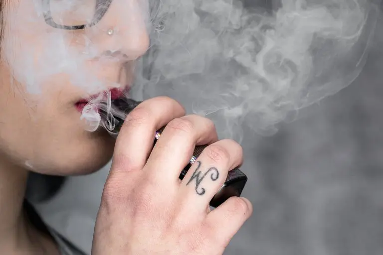 Zbog e-cigareta pojavila se nova razorna vrsta upale pluća: Mladi su posebno ugroženi