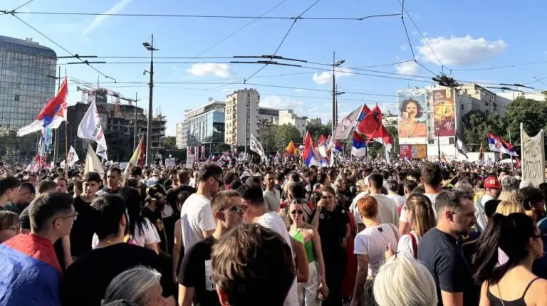 Nove barikade širom Srbije, poziv na masovni štrajk!