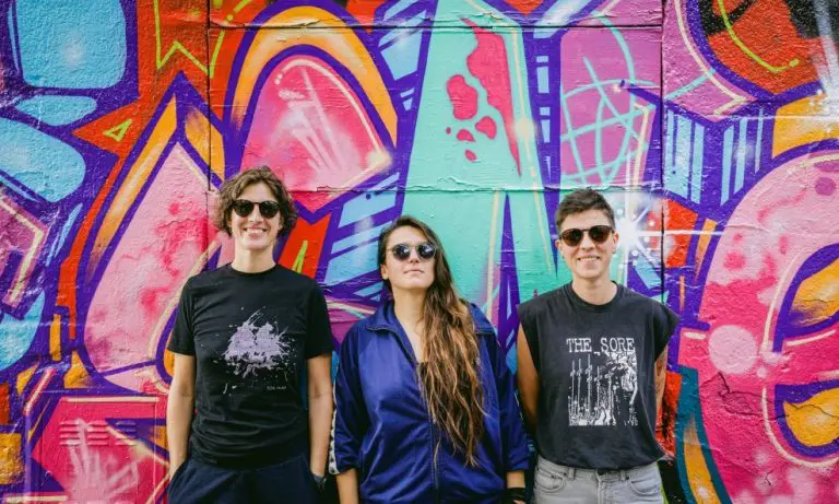 ŽEN: „Želimo društvo u kojem je samo bitno da je netko voljen, radostan i zdrav i u kojem iskreno i otvoreno življenje svog života nije ujedno hrabro i odvažno“