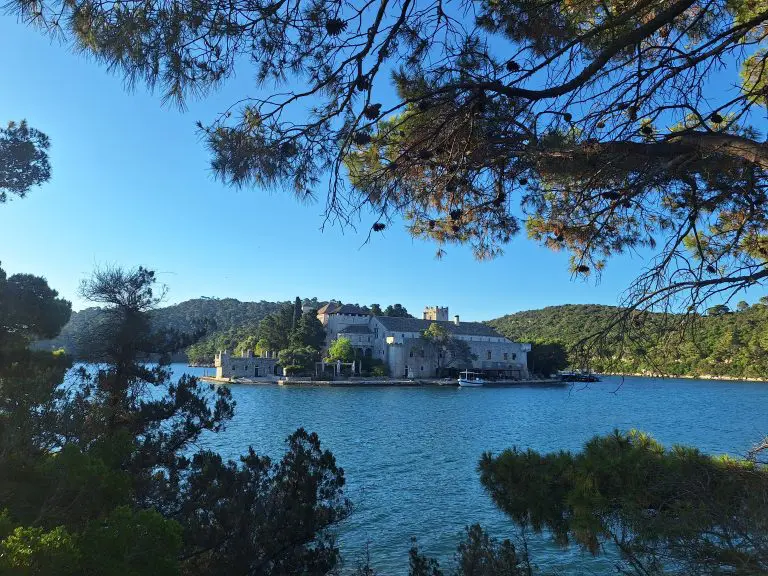 Jedinstveno mjesto na Jadranu: “Na ostrvu jezero, a u jezeru opet ostrvo”