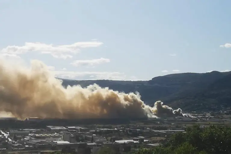 Veliki požar u Mostaru, gori firma (VIDEO)