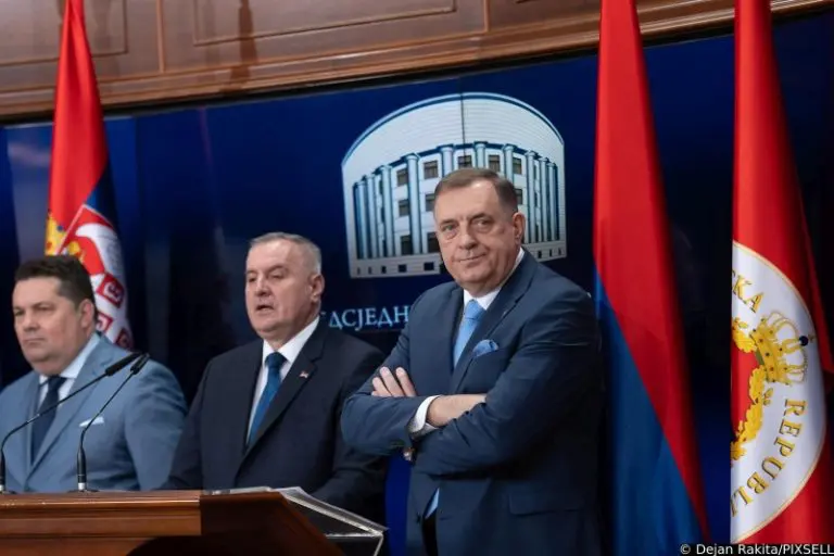Hoće li Radovan Višković u ponedjeljak PODNIJETI OSTAVKU na mjesto premijera