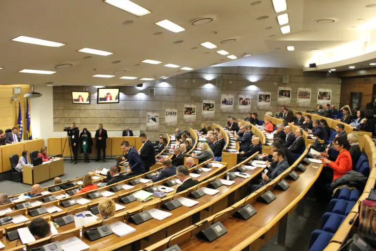 Ni liječenja ni staža, a doprinose moraš platiti: 46 zastupnika kaže – na potezu je Ustavni sud
