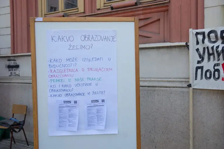 Dejan Ilić: Nacionalno kompletan idiot