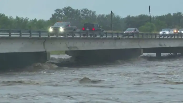 Teksas broji žrtve: Poplave odnijele živote 28 kampera, traga se za nestalim djevojčicama