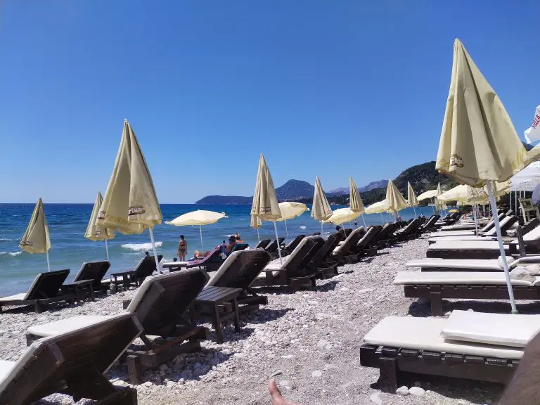 Šta se dešava u Budvi, Baru, Ulcinju… Plaže skoro puste
