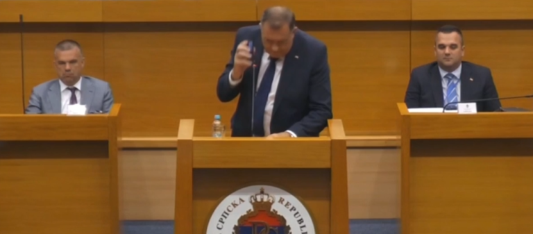 “Dodik je,halo”: Predsjednik RS uživo zvao pilota da demantuje letove u Britaniju