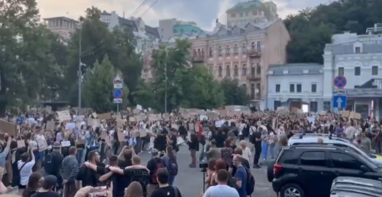 Najveći protesti u Ukrajini od rata: Zelenski potpisao sporni zakon
