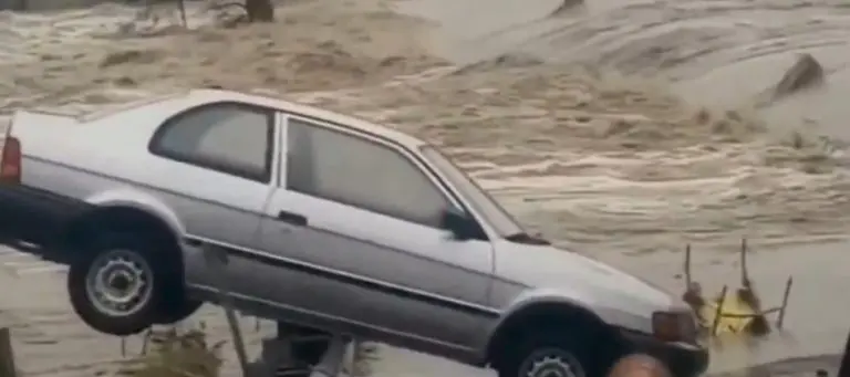 Iznenadne poplave u Teksasu: Poginulo više od 20 ljudi, nestalo 25-ero djece