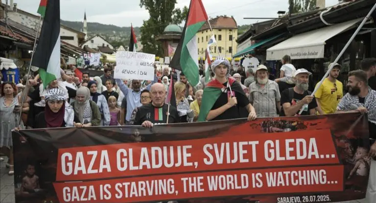 Sarajevo: Održan protest protiv sistematskog izgladnjivanja i mirna šetnja za Gazu