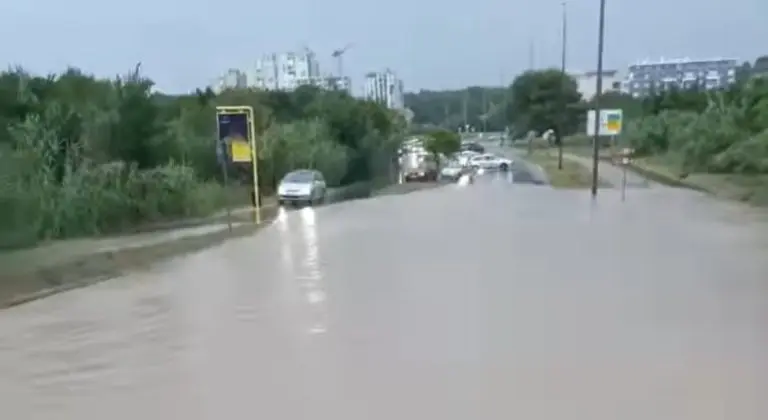 Nevrijeme stiglo u Istru, 2500 munja, obilna kiša..