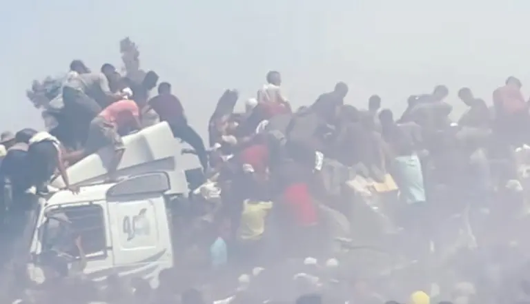 Zastrašujuće iz Gaze: Stampedo gladnih Palestinaca tokom pristizanja pomoći