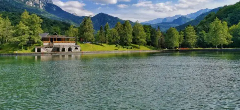 Ovo je NAJVEĆI BAZEN na Balkanu i nalazi se u BiH: Njegova površina je 16.000 m2, a puni se vodom direktno iz rijeke