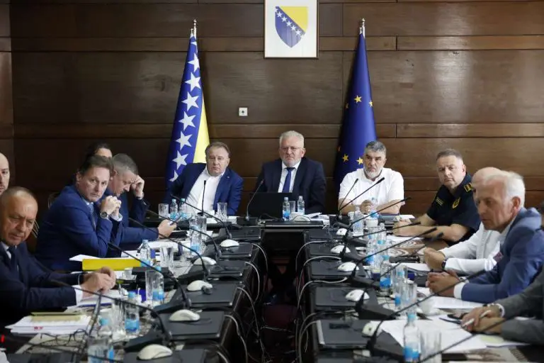 Skoro pet hiljada radnika u FBiH manje? Kažu da je broj zaposlenih “skoro identičan”