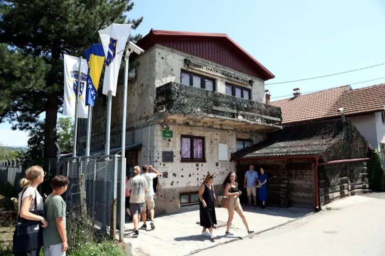 Prije 32 godine prokopan sarajevski Tunel spasa: 300 ljudi kopalo u tri smjene, bez dana pauze, bez mehanizacije