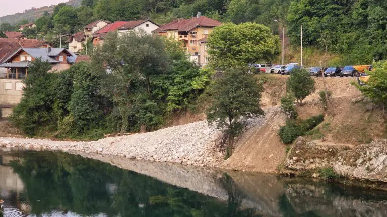 Nelegalni radovi u koritu Vrbasa: Centar za životnu sredinu upozorava na štetu i kršenje zakona