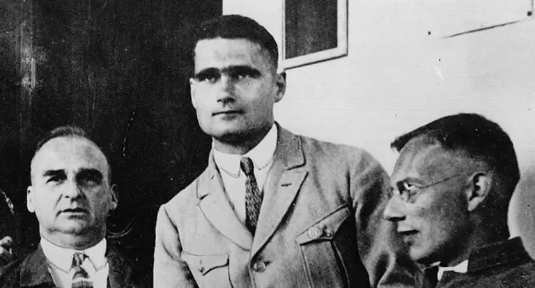 Bio je najbliži Hitlerov čovjek, odletio je Britancima. Priča ostaje velika misterija