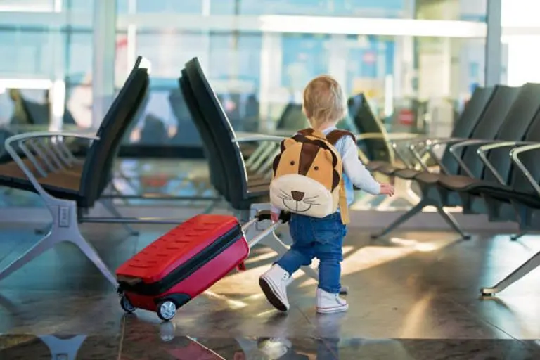 Šok u Barseloni: Roditelji ostavili dijete na aerodromu zbog isteka pasoša, pa pokušali da otputuju bez njega