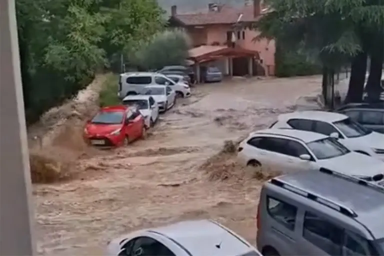 Potop u Sloveniji: Bujice nose sve pred sobom, putevi zatvoreni (VIDEO)