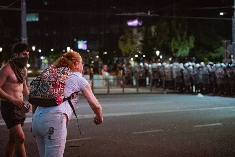 Žene u revoluciji i van nje