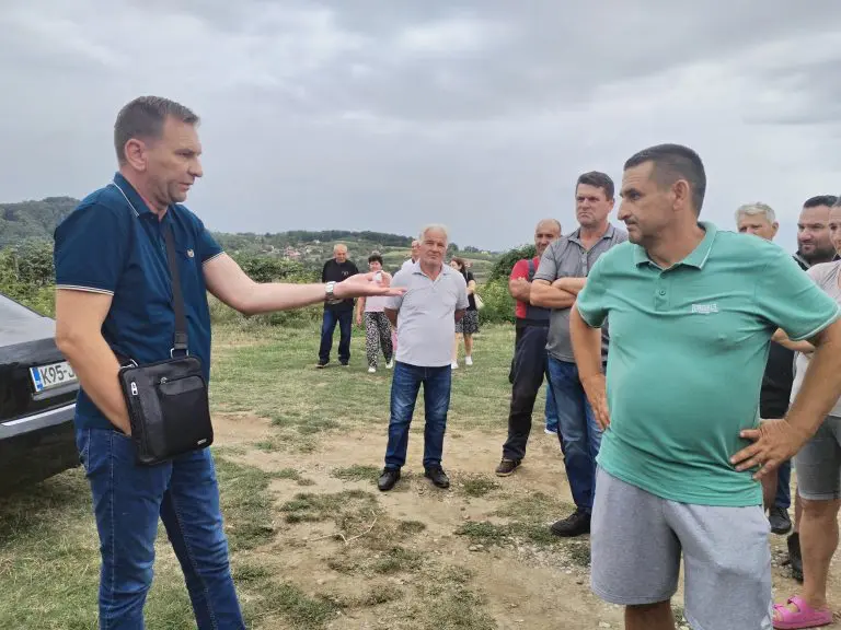 Stari Ugljevik: Klizišta, protesti i pravna klopka