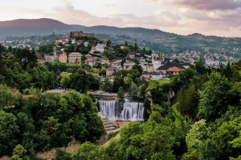 Festival na Katakombama: Večeras počinje 6. Desant u Jajcu