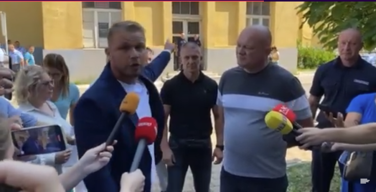 Banjaluka: Verbalni sukob gradonačelnika Stanivukovića i Rodića ispred Sokolskog doma