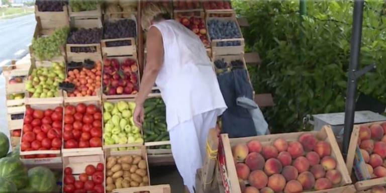 Svježi plodovi na putu prema moru: Evo koliko košta voće na štandovima uz cestu u Hercegovini