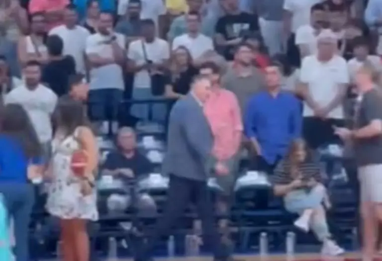 Beogradska Arena: Odjekuje “Pumpaj”, uvrede za Vučića, zvižduci za Dodika