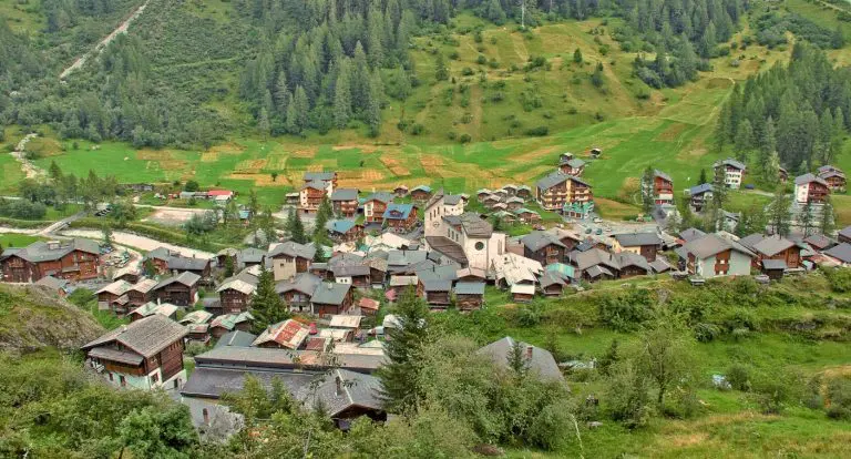 Šta se dešava sa selom u švajcarskim Alpama koje je zatrpala lavina?