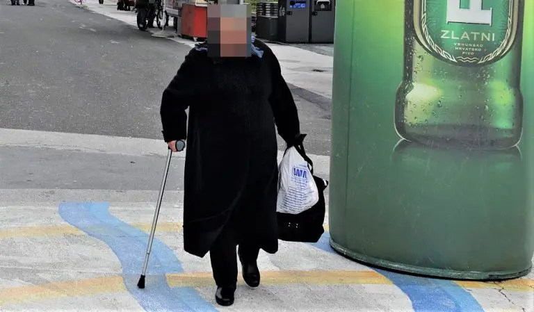 72-godišnja penzionerka iz marketa ukrala deke za zimu: Prijeti joj zatvor