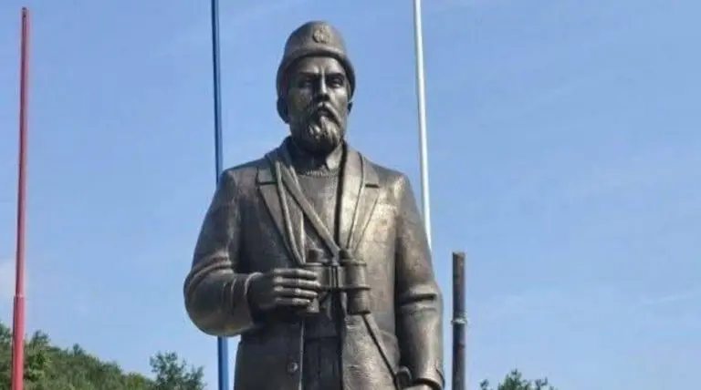 Spomenik četniku u Crnoj Gori premješten u crkvu. Mitropolit: Nek sad sruše crkvu